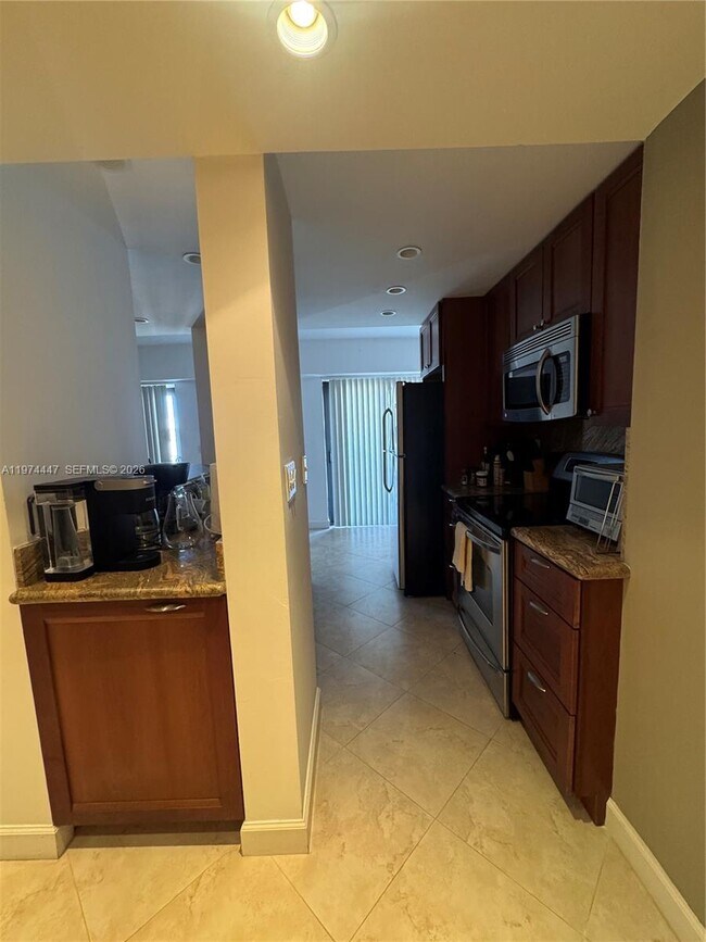 Building Photo - 77 Crandon Blvd