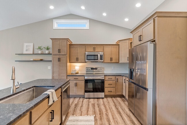 Building Photo - 5990 Tamarack Dr