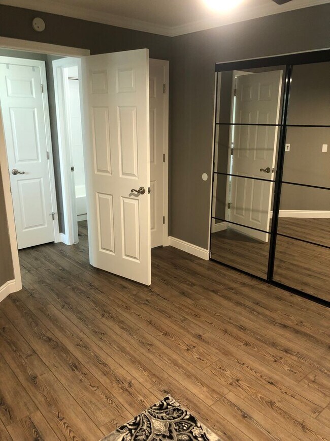 Building Photo - Price reduced!! Luxury 2 Bed 1 Bath Condo w/ ATTACHED GARAGE