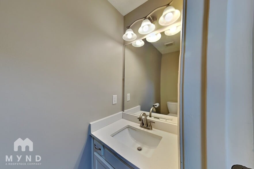 Building Photo - 3100 Creekview Ln