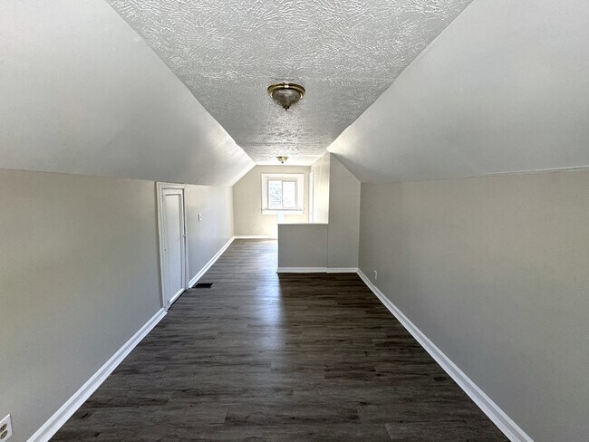 Building Photo - 3905 Millersville Dr