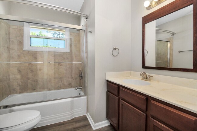 Building Photo - 3 bedroom 2 bath home in a great area filled with tons of extras you will LOVE!