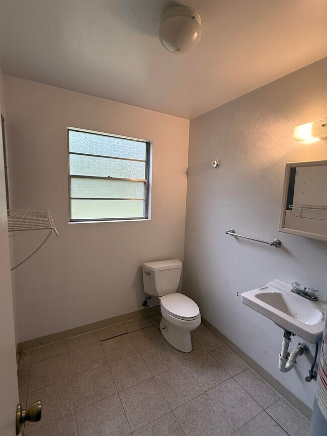 Building Photo - 5525 Springhill Rd