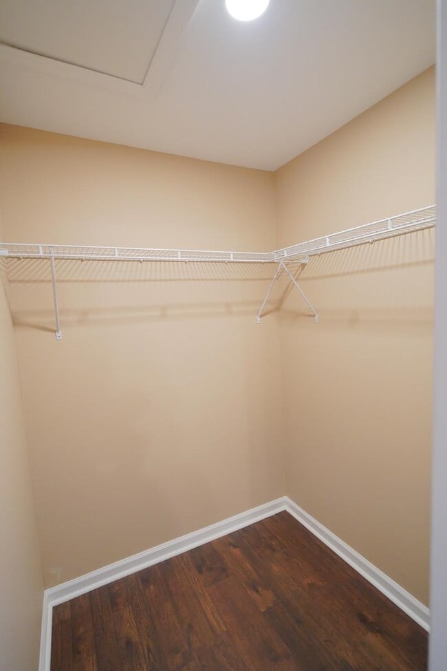 Building Photo - 933 Ashburn Dr