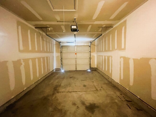 Building Photo - 9200 Snowberry Dr