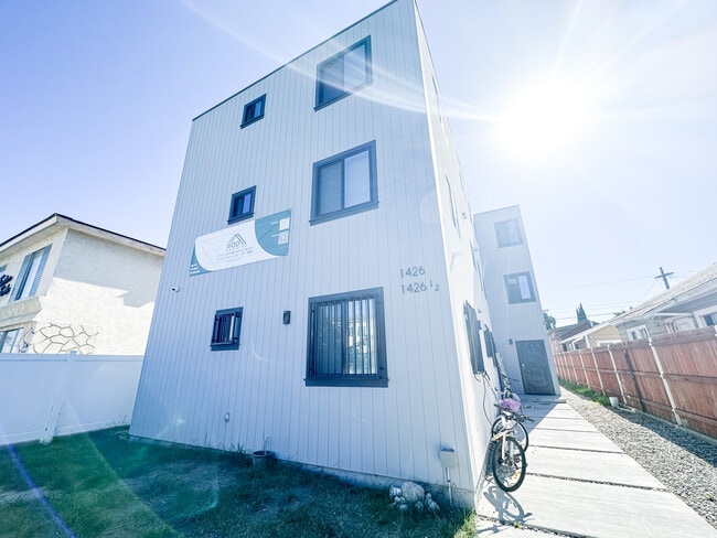 Building Photo - 1426 W 38th St