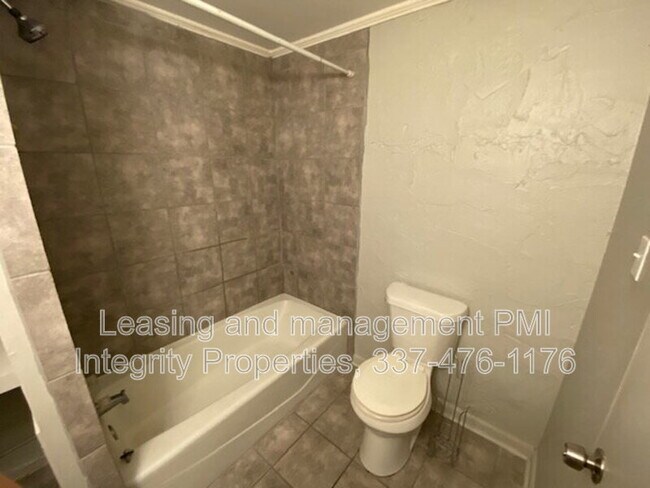 Building Photo - 318 Auburn Dr