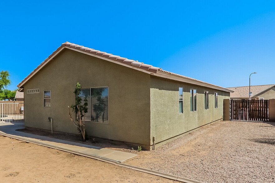 Building Photo - 2040 S 86th Ln