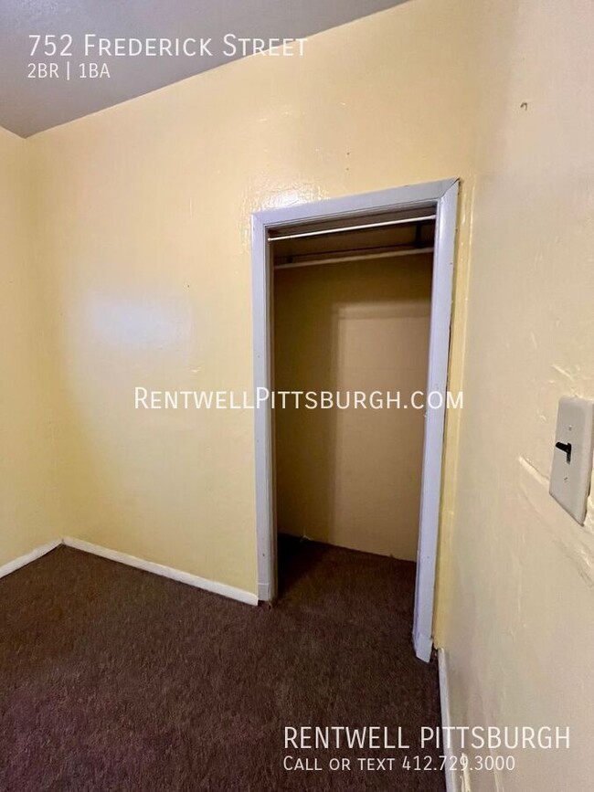 Building Photo - 2 Bedroom Home in McKees Rocks