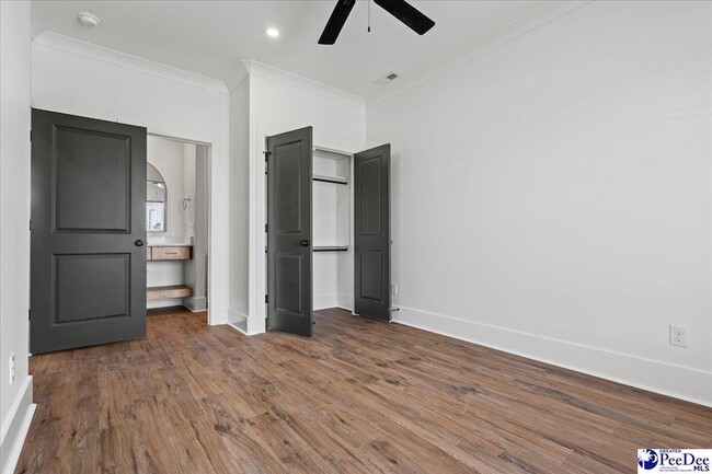 Building Photo - 1302 Twelve Oaks Ln