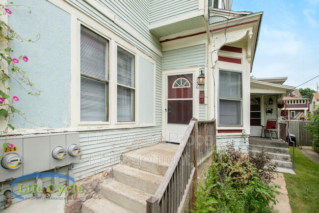 Building Photo - 250 Henry Ave SE