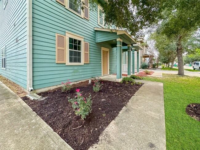 Building Photo - 16771 Mammoth Springs Dr