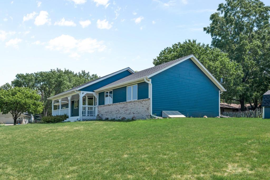 Building Photo - 833 Tyrol Ln