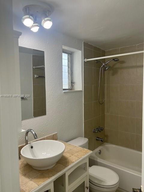 Building Photo - 1600 NE 114th St