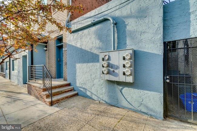 Building Photo - 1537 S 6th St