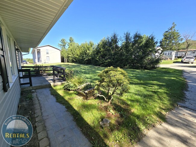 Building Photo - 2-Bed/1-Bath Home Minutes from Watauga Med...