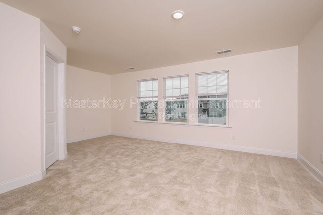 Building Photo - 22 Anastasia St