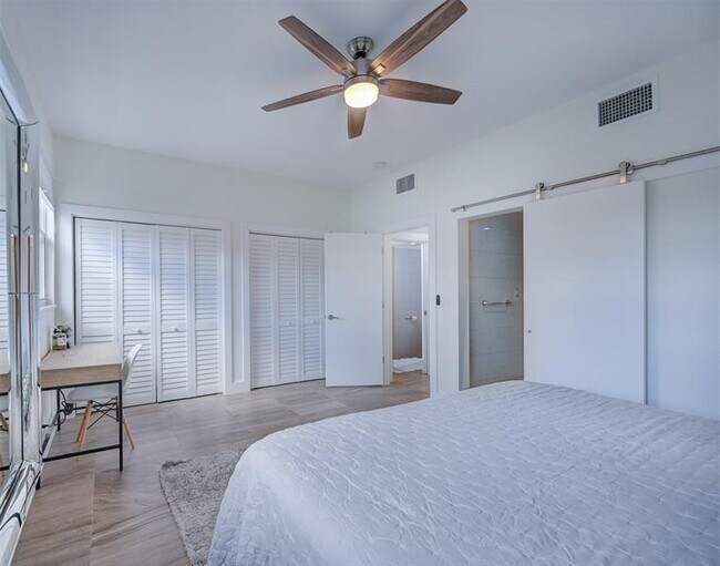 Building Photo - 3038 N Federal Hwy