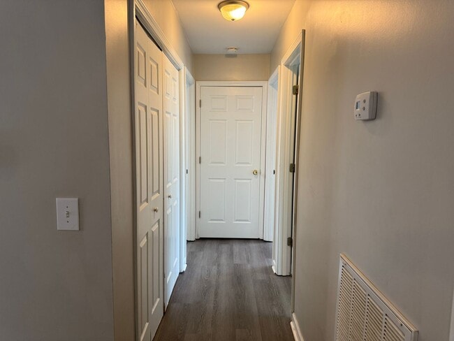 Building Photo - Spacious 3 Bedroom, 2 Bath Home with Garag...