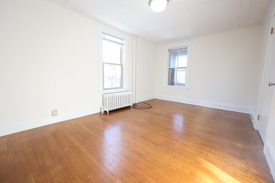 Building Photo - 31 June St