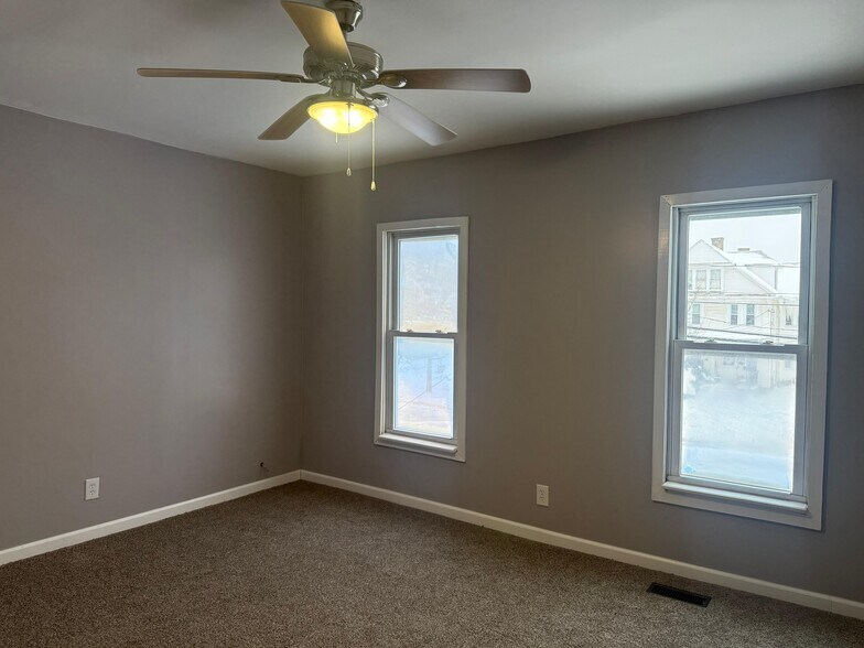 Building Photo - 909 West Ave