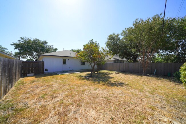 Building Photo - Great 3/2 Single Story Home Now Available ...