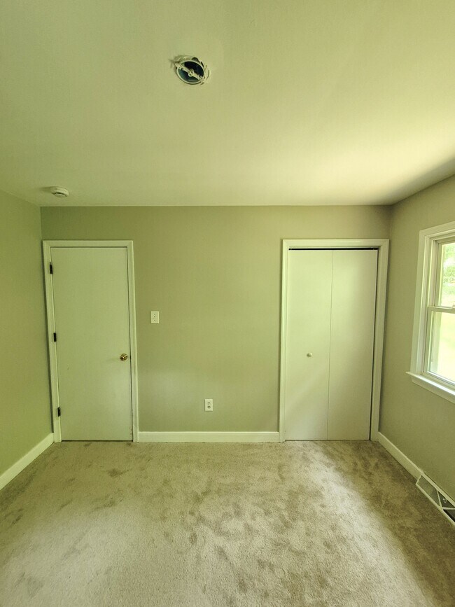 Building Photo - 3041 Clintwood Rd