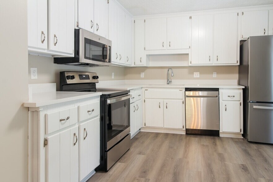 Building Photo - 1013 Summer Pl NW