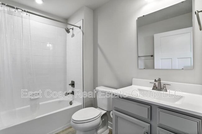 Building Photo - 632 Perspective Pl