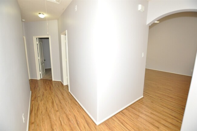 Building Photo - 21603 Kings Bend Dr