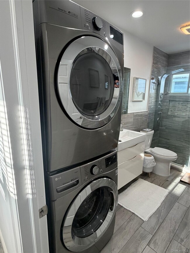 Building Photo - 326 E Walnut St