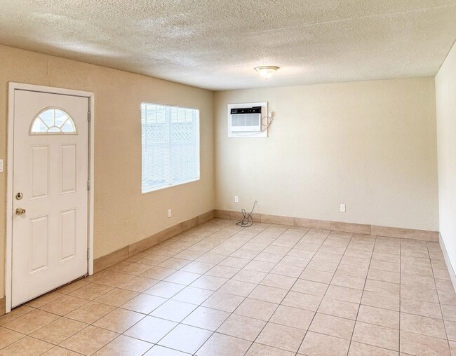 Building Photo - 3545 Nightingale St