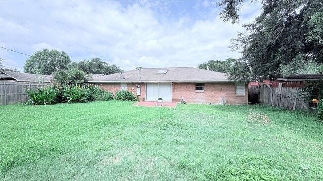 Building Photo - 11119 Atwell Dr