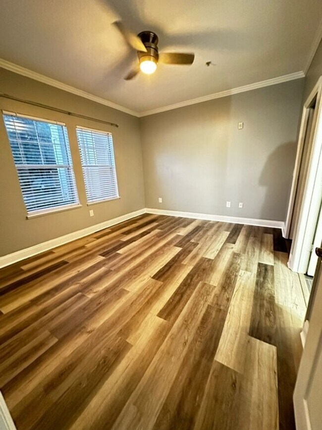 Building Photo - RESORT STYLE LIVING at the Barrington Park Condos!- Beautifully update 2/2 on Ground Floor!