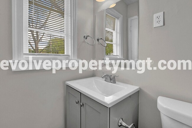 Building Photo - 1012 Mt Moriah Rd