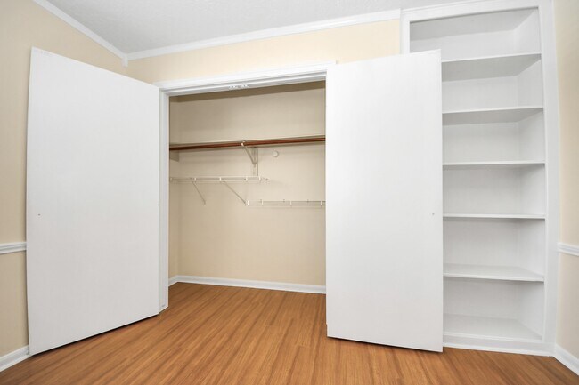 Building Photo - 11411 Briar Forest Dr