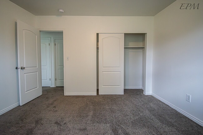 Building Photo - 4881 4015 W