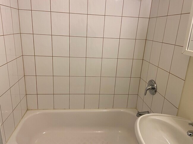 Building Photo - 8803 Dee Rd