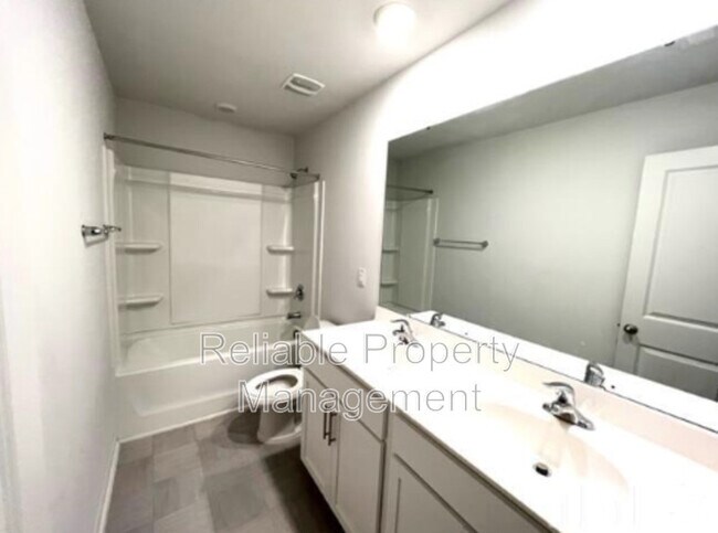 Building Photo - 427 N Great White Way