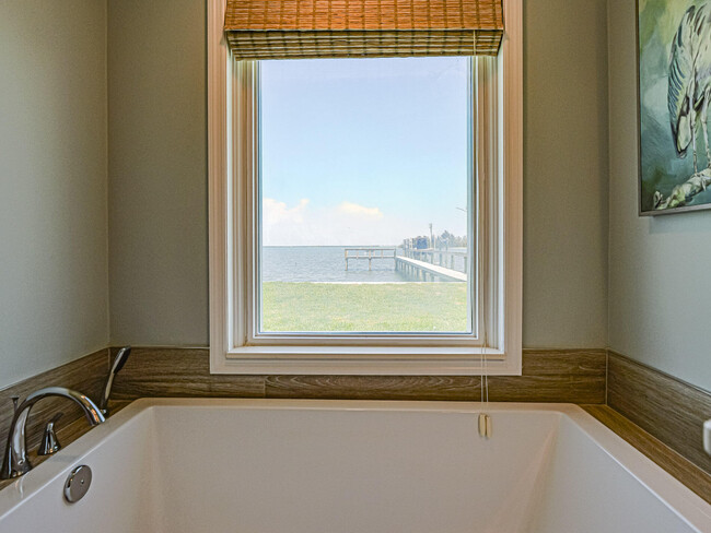 Building Photo - 13630 N Indian River Dr
