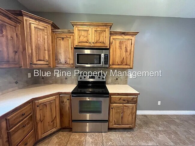 Building Photo - 2125 Saddle Ln