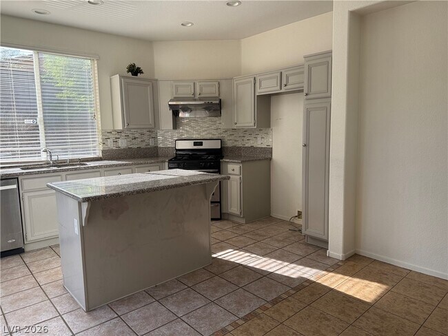 Building Photo - 313 Lilac Arbor St