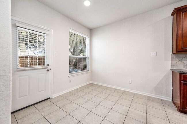 Building Photo - 2032 Creek Shore Ln