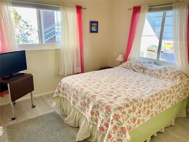 Building Photo - 1625 Leisure Dr