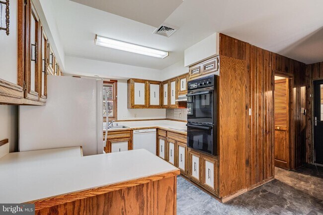Building Photo - 12555 Trinity Dr
