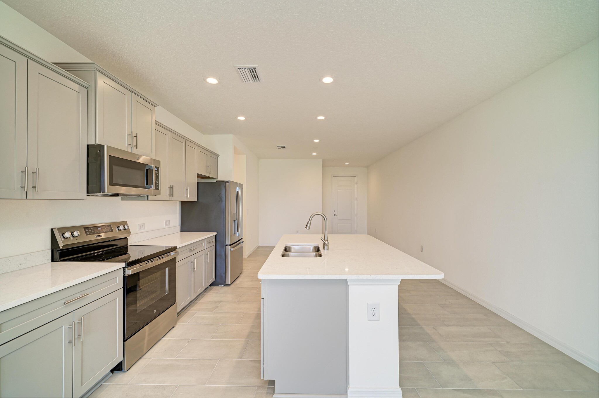 Building Photo - 2206 Washington Palm Ct