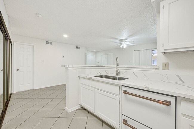 Building Photo - 2300 Old Spanish Trl