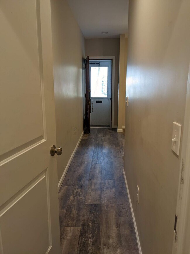 Building Photo - 153 Main St