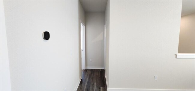 Building Photo - 2200 Delano Dr