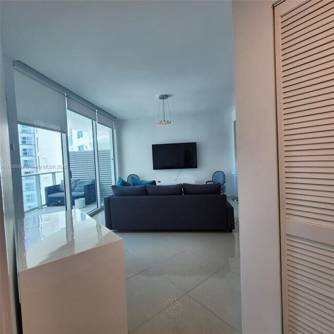 Building Photo - 300 S Biscayne Blvd